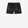 Pantaloni scurți Naline din piele sintetică fină și suplă Pantaloni scurți Naline din piele sintetică fină și suplă